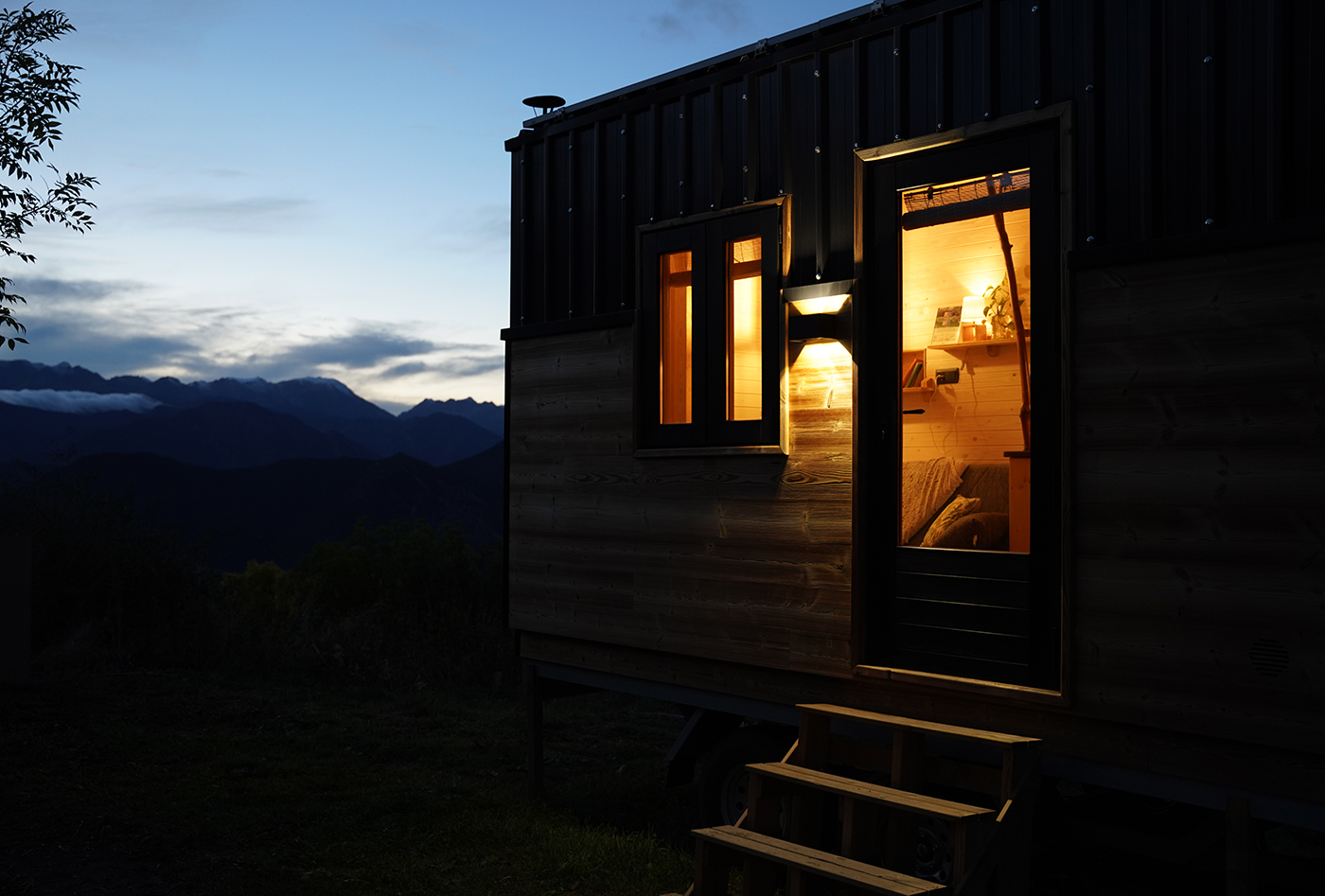 El taller Tiny de noche