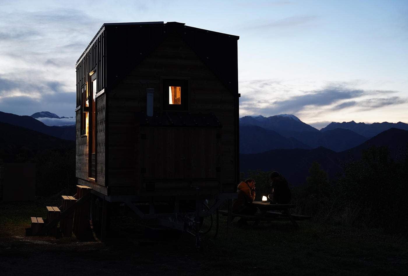 El taller Tiny por fuera denoche